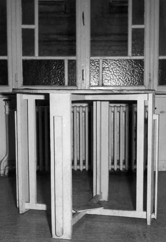 table[meuble] / Maison Paul et Lina Cauchie