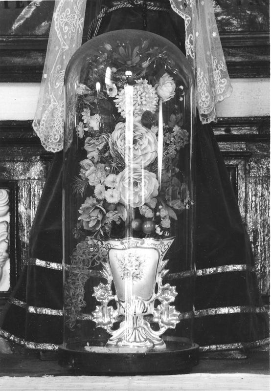 vase décoratif / Kapel O.L.Vrouw van Zeven Weeën[Sint-Pieters-Kapelle]