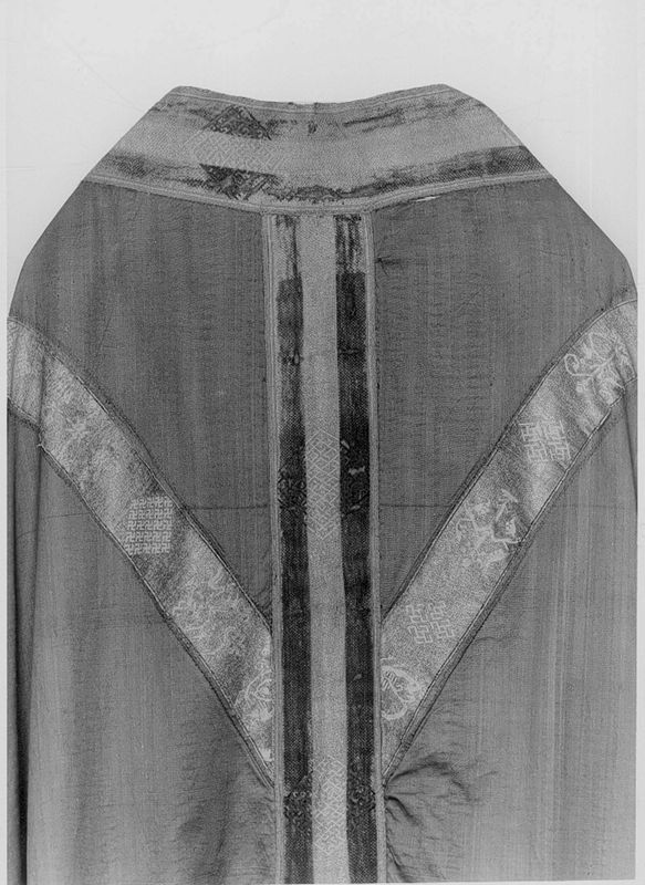 Chasuble de Thomas Becket de Canterbury portée à l'abbaye Saint-Nicolas des Prés vers 1170.
