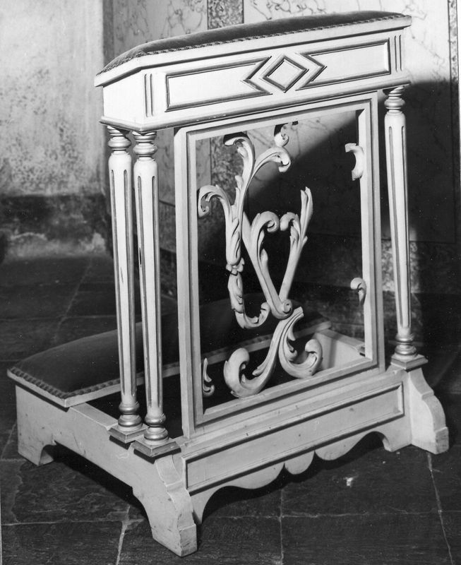 prie-Dieu / Chapelle de la Sainte-Croix[La Tombe]