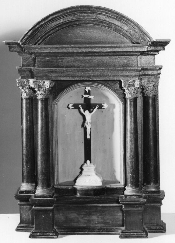 niche[élément d'architecture] / Chapelle de la Sainte-Croix[La Tombe]