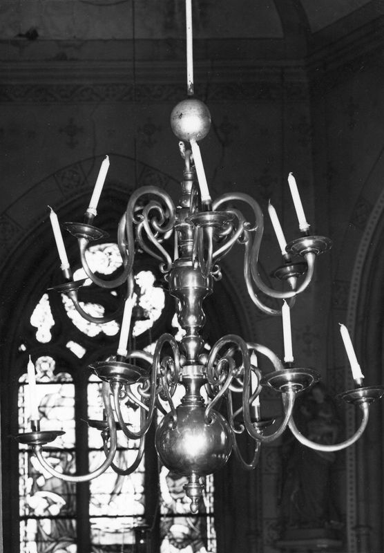 lustre[lampe] / Eglise Saint-Jean-Baptiste[Bombaye]