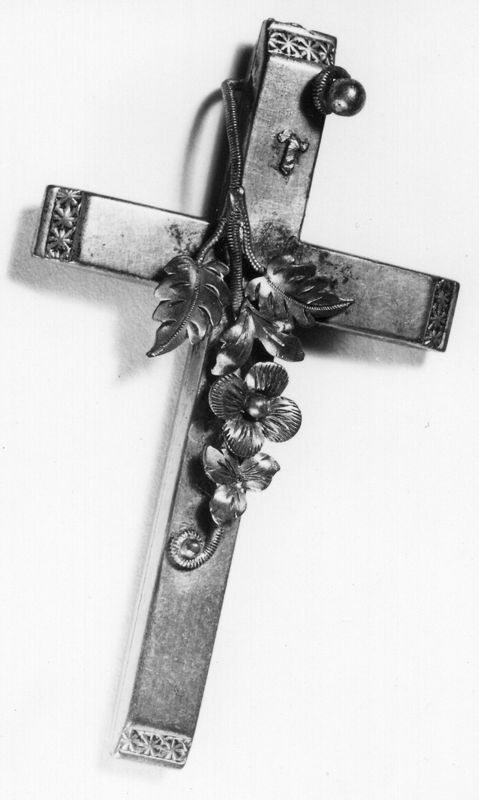 croix[bijou] / Eglise Saint-Pancrace[Dalhem]