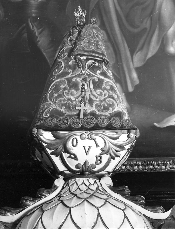 statue habillée / Kerk Sint-Ulrik[Sint-Ulriks-Kapelle]
