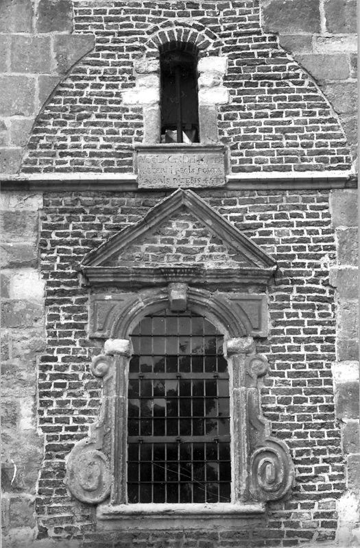 encadrement de fenêtre / Kerk Sint-Bavo[Zellik]