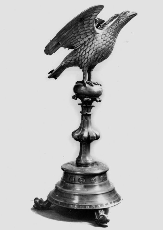 Aigle-lutrin