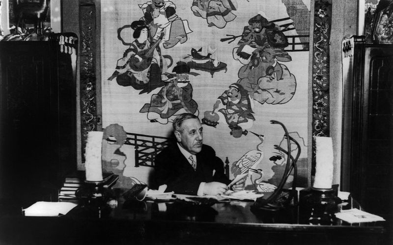 Victor Horta in zijn bureel, Louisalaan 136