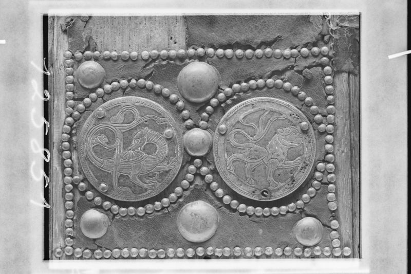 Coffret-écrin de la couronne-reliquaire des saintes Épines