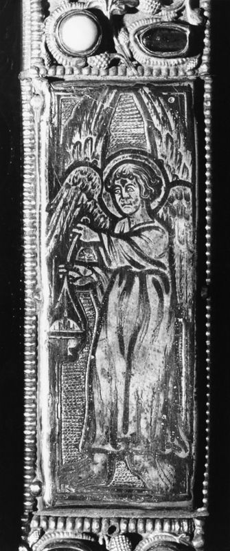 Deux plats de l'évangéliaire d'Oignies : Calvaire et Christ en majesté