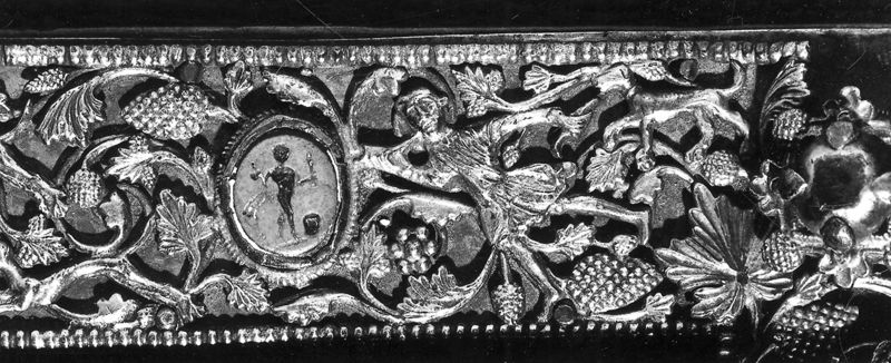 Deux plats de l'évangéliaire d'Oignies : Calvaire et Christ en majesté