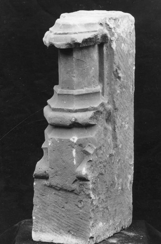 encadrement de cheminée / Museum voor Stenen Voorwerpen