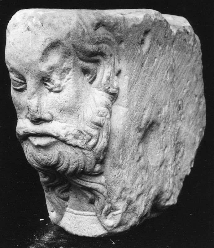 encadrement de cheminée / Museum voor Stenen Voorwerpen