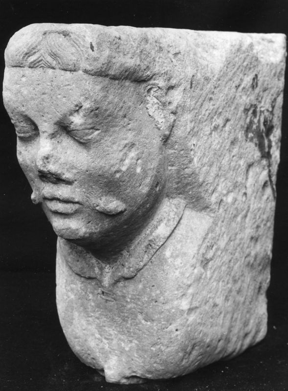 encadrement de cheminée / Museum voor Stenen Voorwerpen