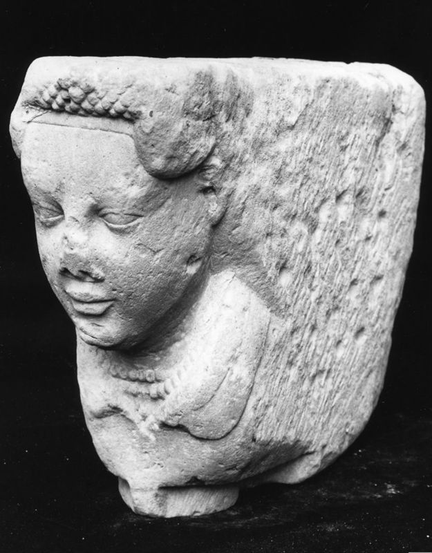 encadrement de cheminée / Museum voor Stenen Voorwerpen