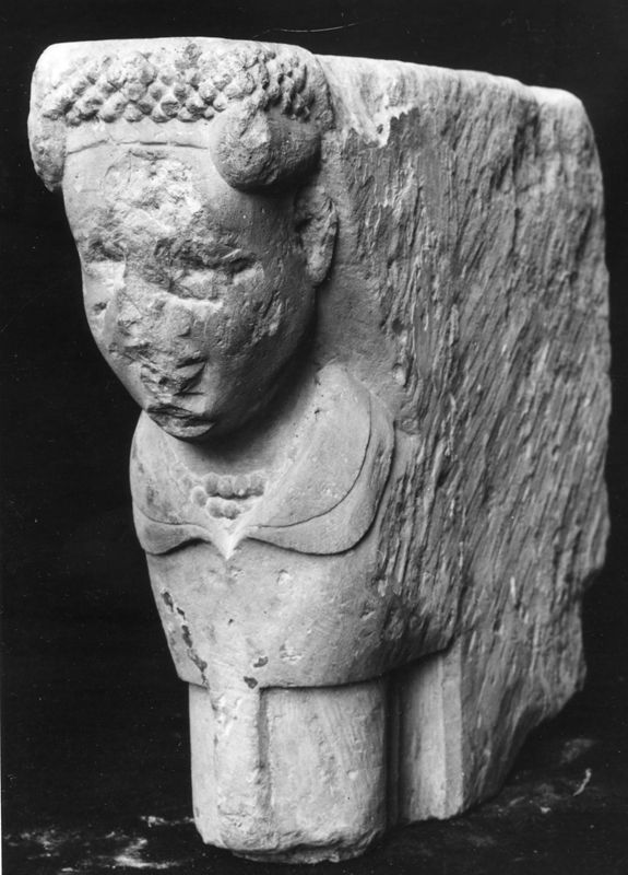 encadrement de cheminée / Museum voor Stenen Voorwerpen