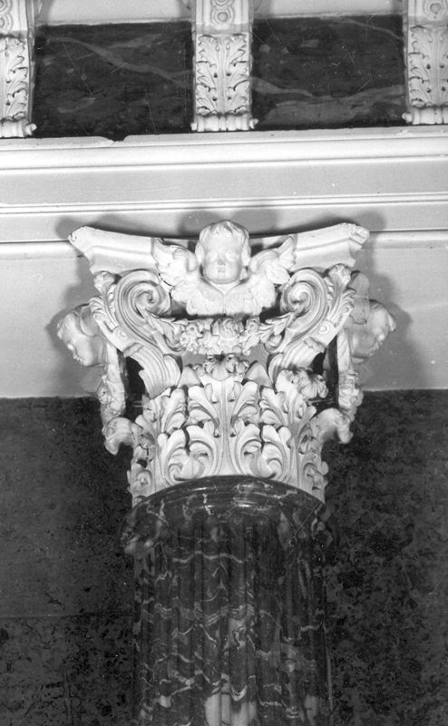 chapiteau à feuillage / Kerk O.L.Vrouw en Sint-Petrus en Paulus[Waasmunster]