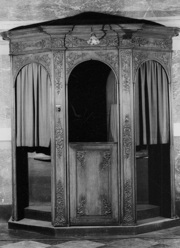confessionnal / Couvent des Révérends Pères Jésuites