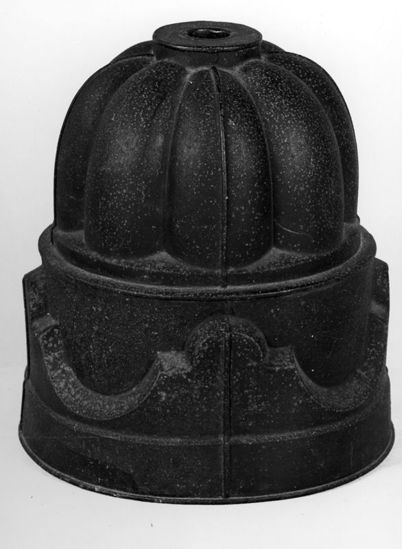 Banket-of Tulbandvorm zgn "Bombe", koepelvormig