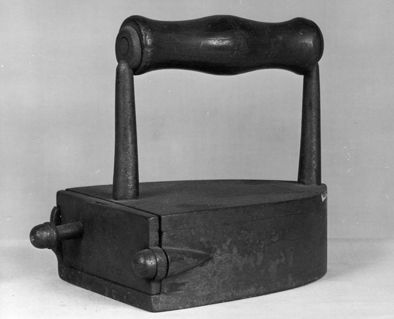 Kleermakersstrijkijzer zgn Boxijzer of Blokhout