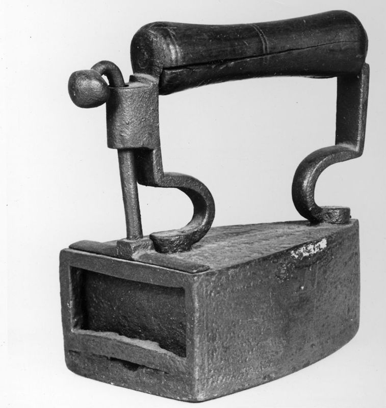 Kleermakersstrijkijzer zgn Boxijzer of Blokhout