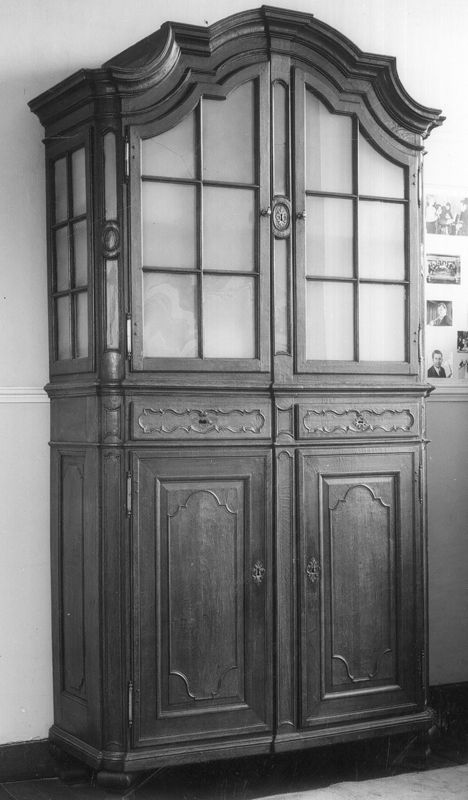 vitrine[meuble] / Centre public d'aide sociale[Stavelot]