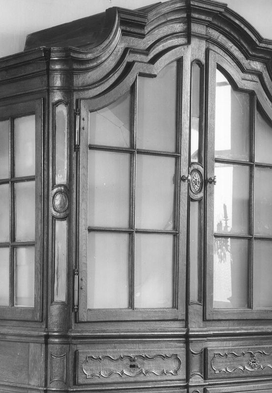 vitrine[meuble] / Centre public d'aide sociale[Stavelot]