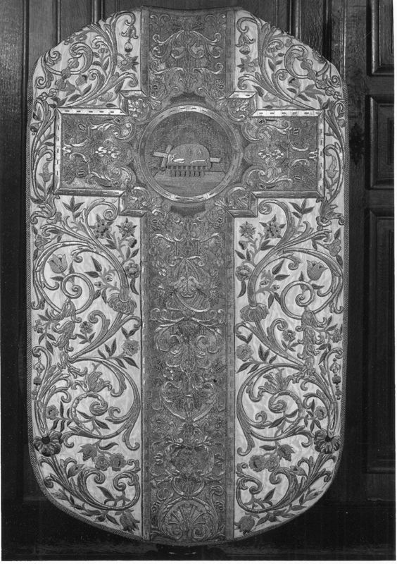 Chasuble de l'ornement liturgique dit "de Monseigneur"