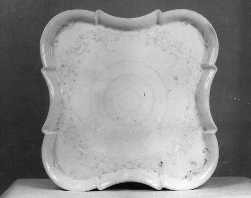 plateau[support plat] / Huis van Alijn