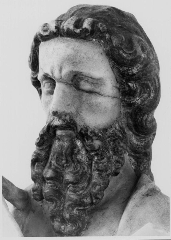 Saint André debout (avec croix)