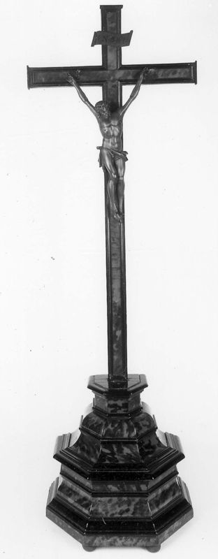 crucifix[f] / Musée d'Art religieux et d'Art mosan