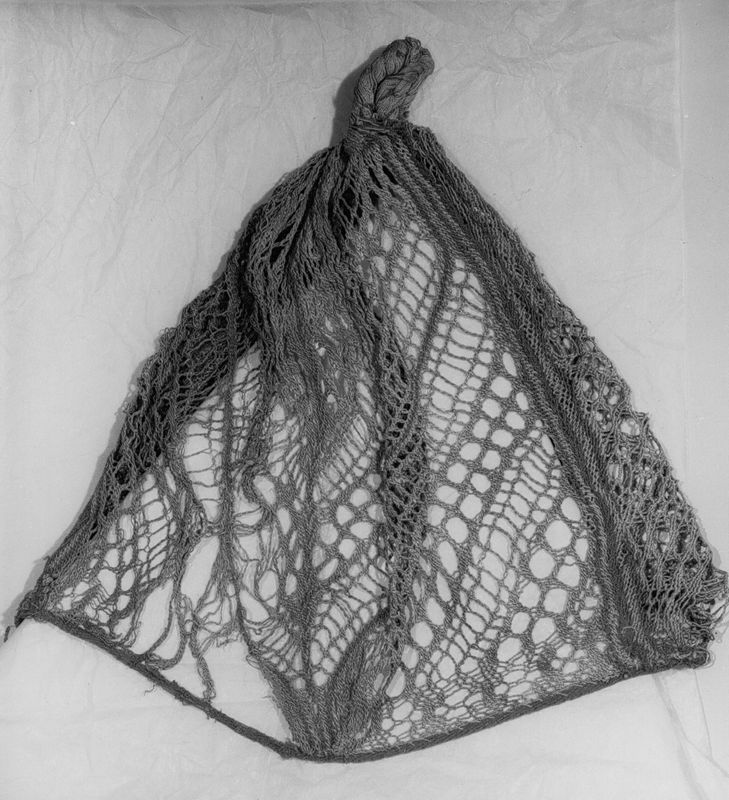 bonnet[couvre-chef] / Musées Royaux d'Art et d'Histoire