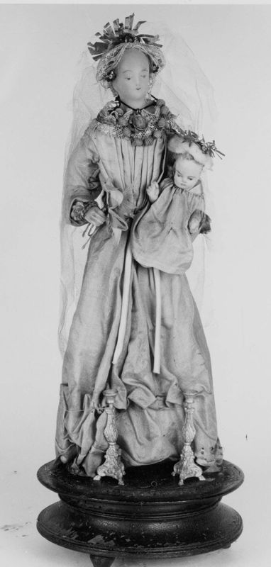 Vierge à l'Enfant (sous globe)