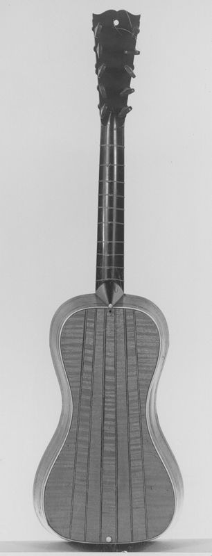 Guitare dite "en bateau"