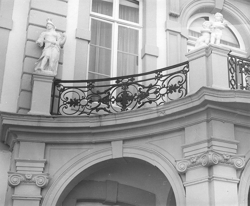 Palais épiscopal - façade principale cours intérieure