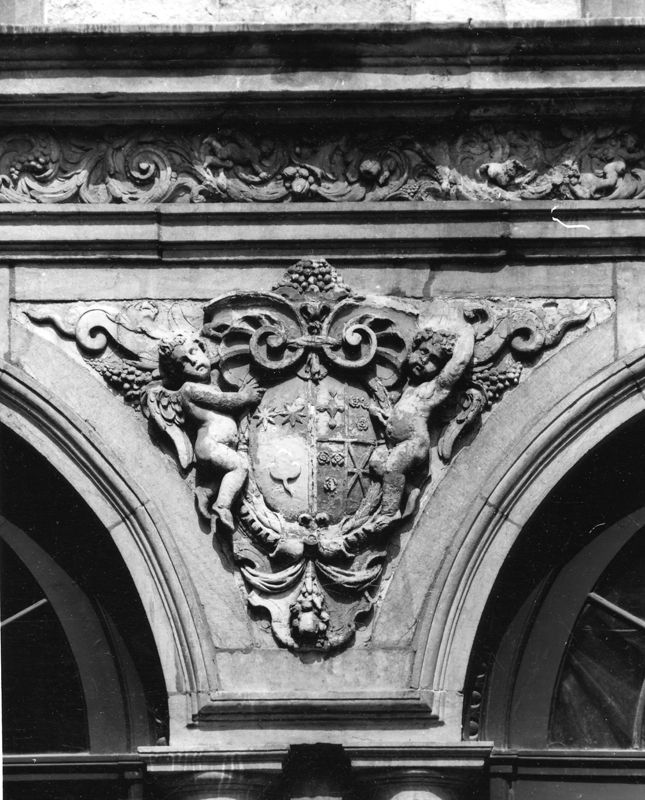 relief[sculpture] / Hotel Delbeke