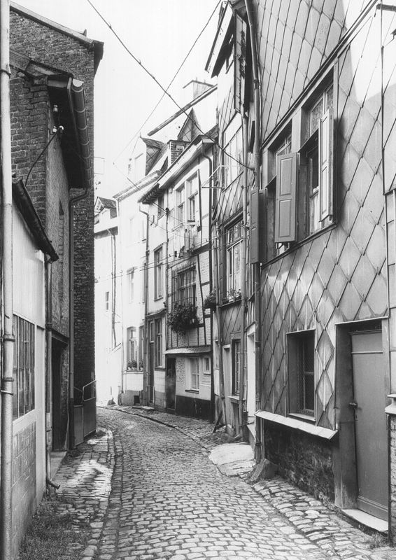 Aspect de la ruelle avec enfilade des façades datant du début du XIXe siècle