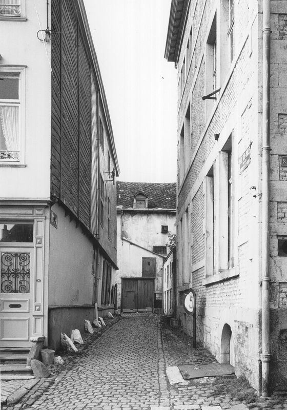 Vue de la ruelle Delbrouck à partir de la place Saint-Remacle