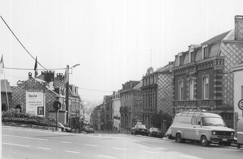 Aspect de la rue au sommet, à partir de la place Elise Grandprez