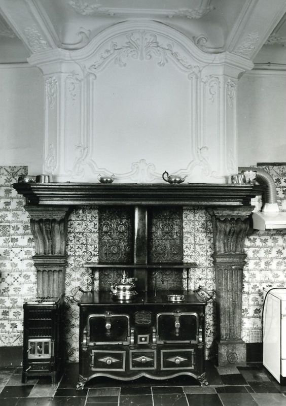 cheminée[élément d'architecture] / Maison, Wegstrasse - Chemin-Rue, 11