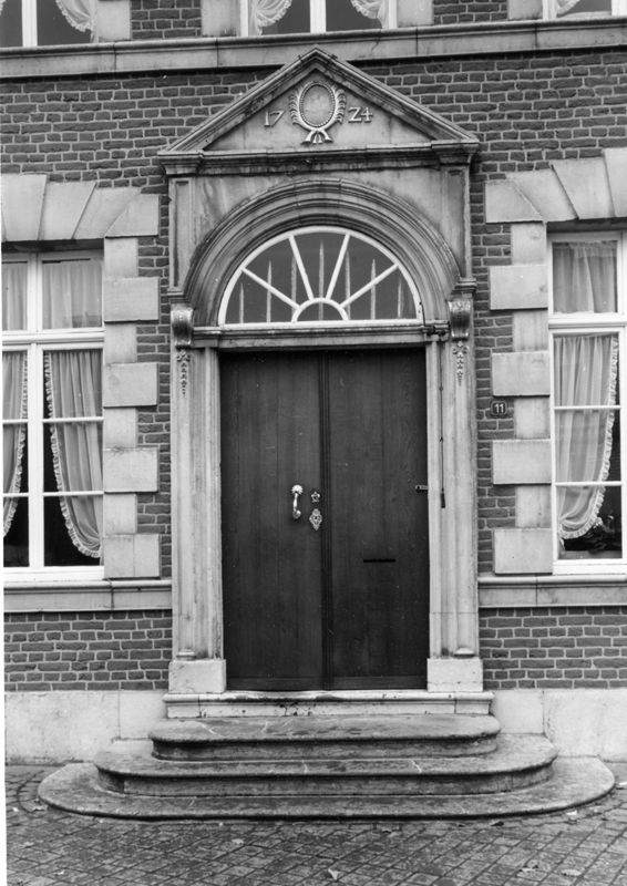porte à deux battants / Maison, Wegstrasse - Chemin-Rue, 11