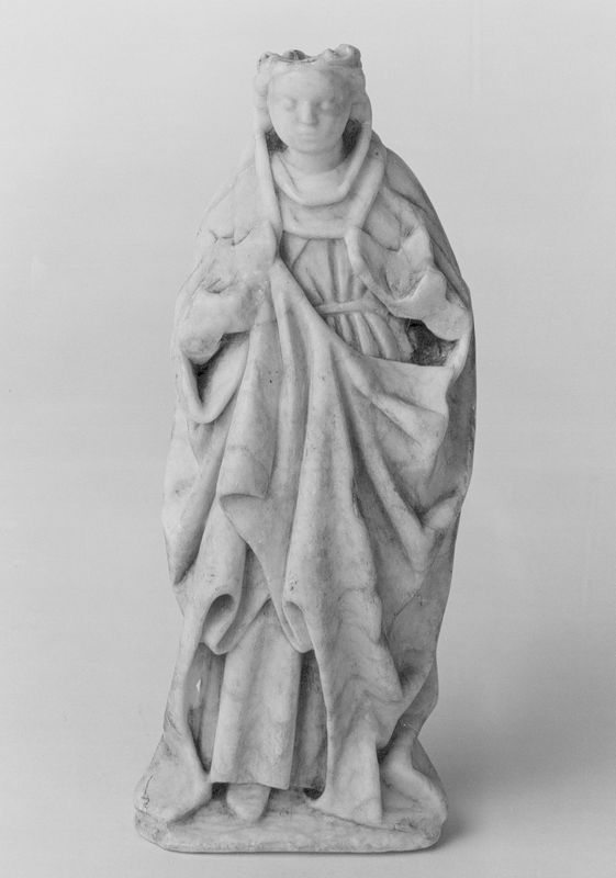 Sainte indéterminée, debout
