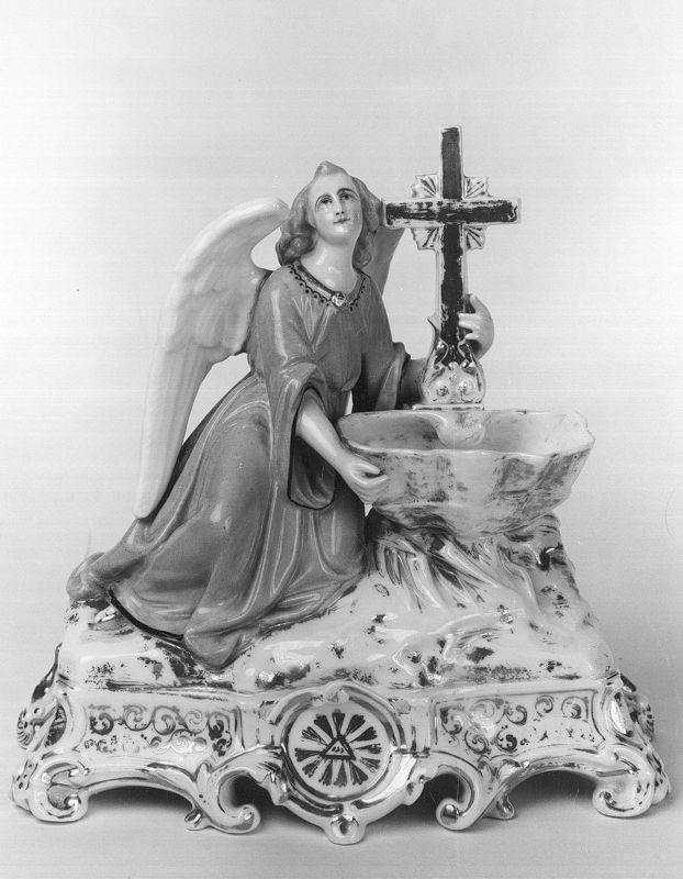 Ange, croix, bénitier