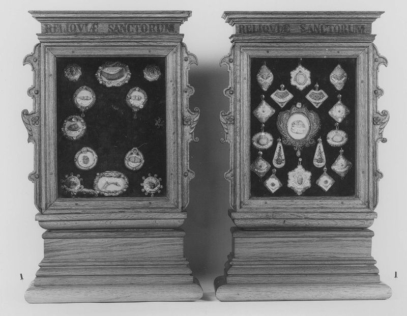 reliquaire en forme de petite vitrine