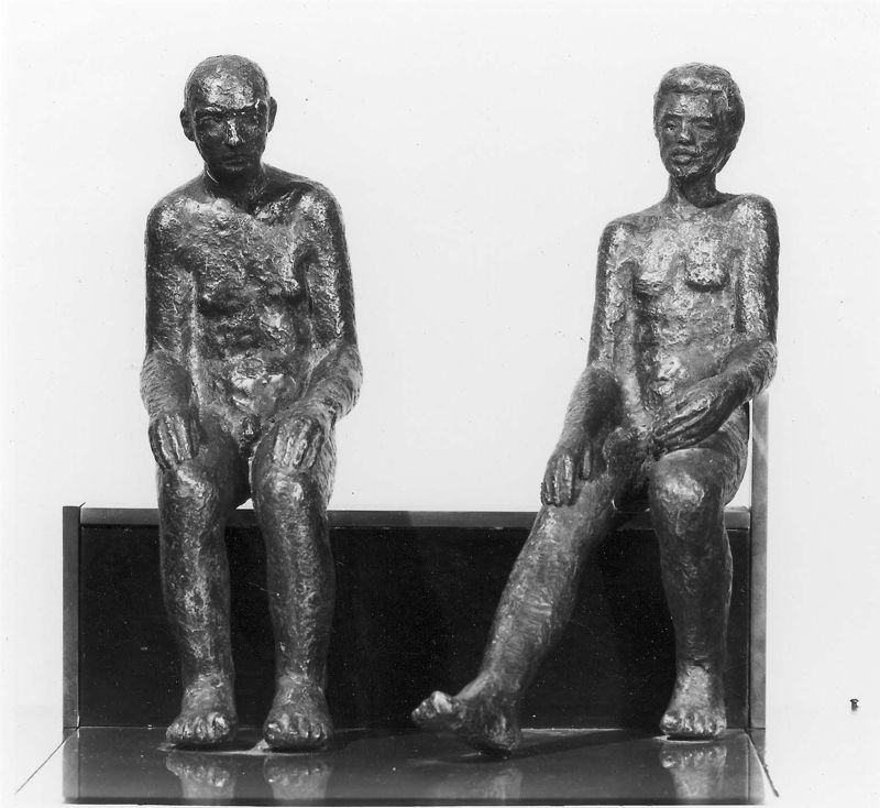 Twee zittende figuren