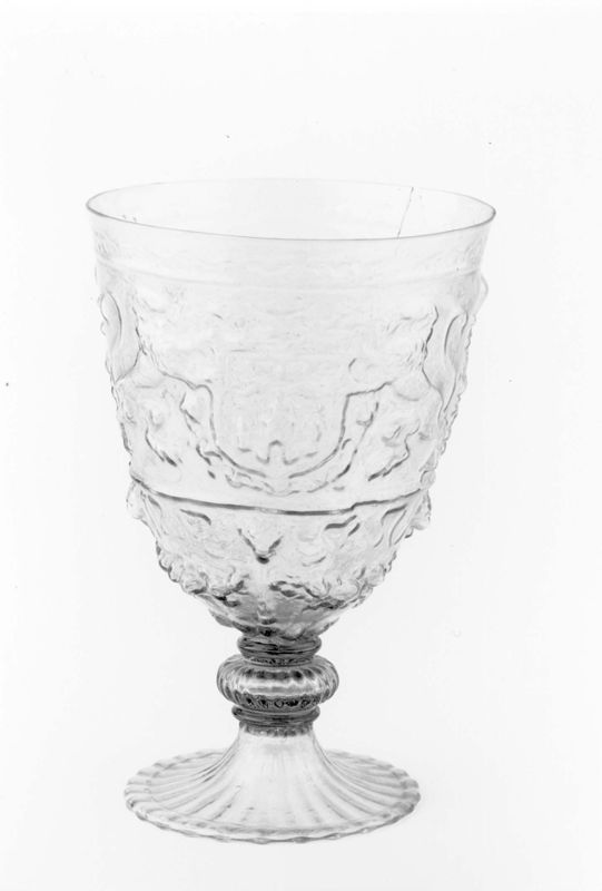 Verre à jambe vénitien aux Armes de la ville d'Anvers et du marquisat d'Anvers