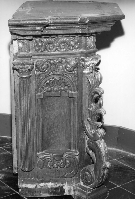 trône d'exposition[autel] / Chapelle Notre-Dame de Lourdes[Sy]