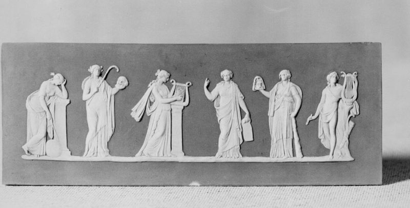 Rechthoekig plaket met 6 staande figuren