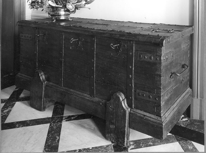 coffre de sacristie / Kerk Sint-Gertrudis[Ternat]