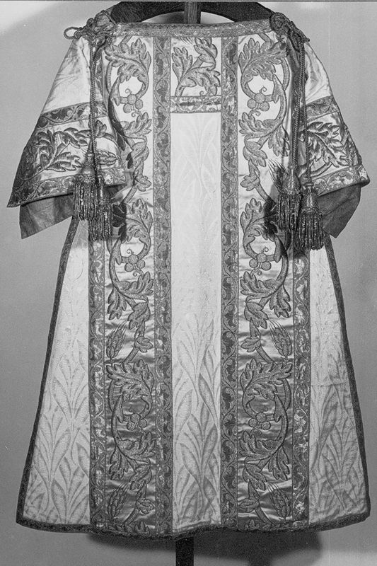 Ornement liturgique blanc