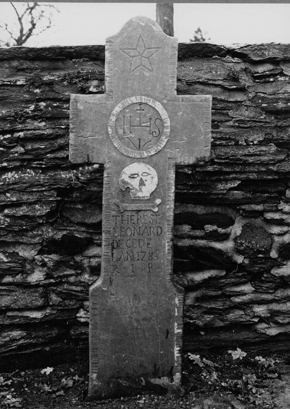 Croix funéraire de Thérèse Léonard